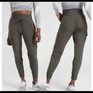 Athleta Sutton Jogger - Size 6 OLIVE GREEN